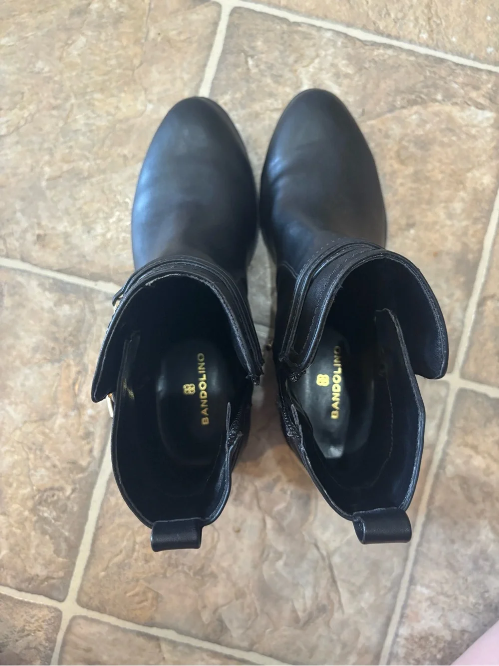 Bandolino Women’s Black Leather Ankle Boots with Gold Chain Accent Sz 7
